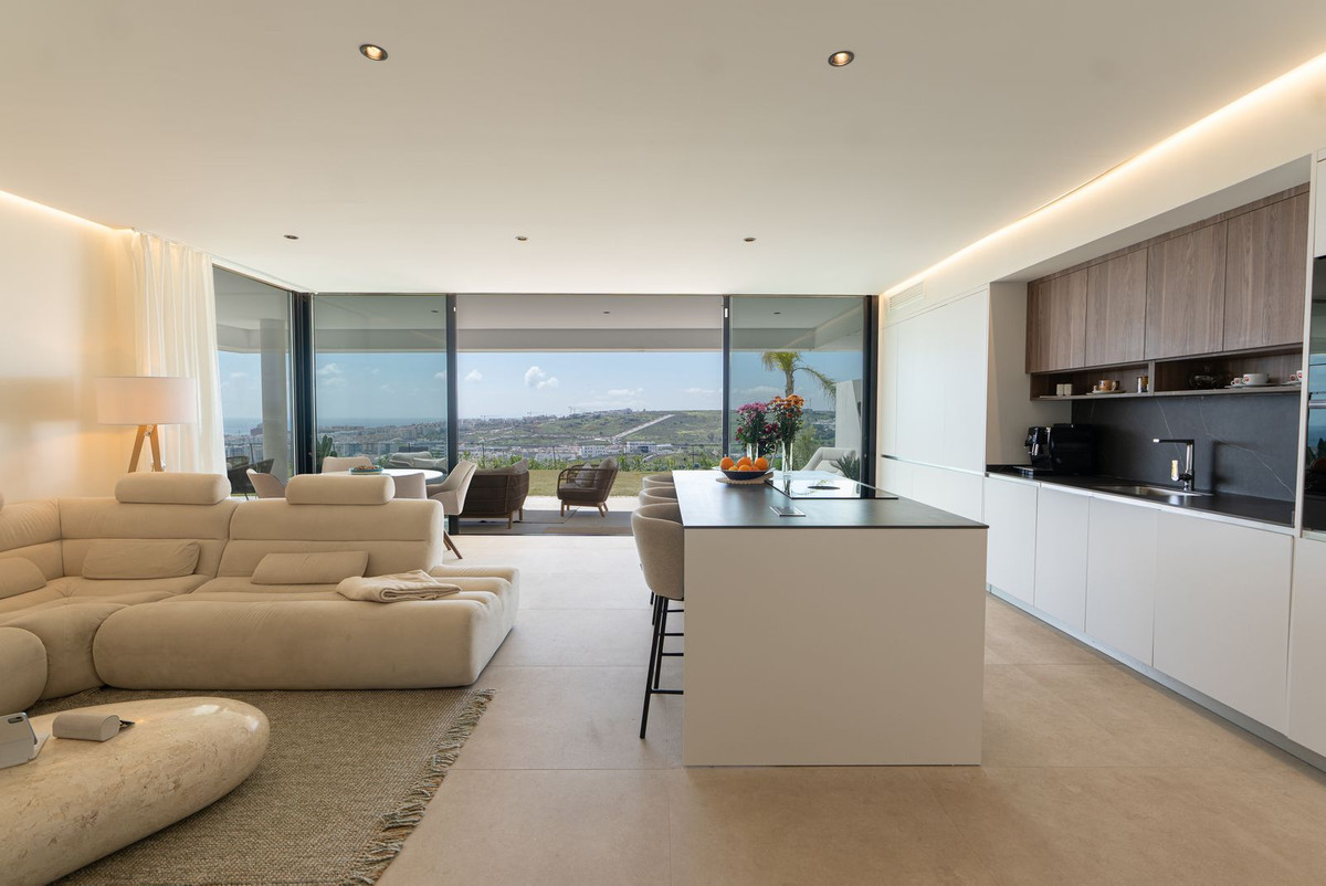 3 Bedroom Apartment for Sale in Estepona — view 8