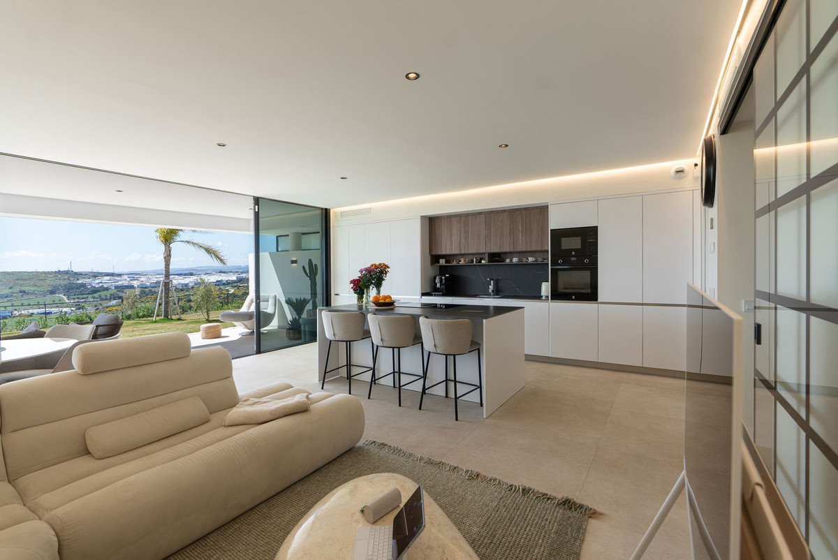 3 Bedroom Apartment for Sale in Estepona — view 9