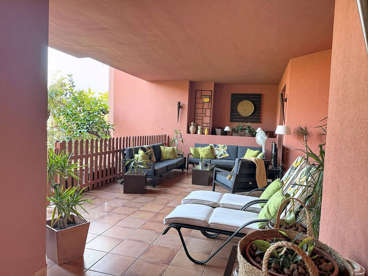 4 Bedroom Apartment for Sale in Estepona — 2