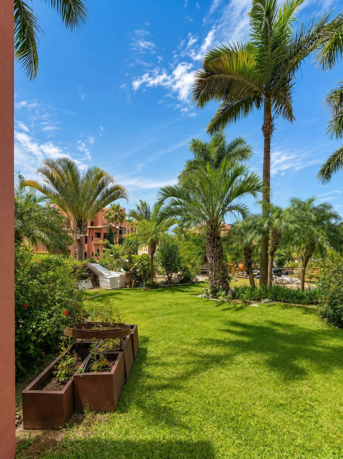 4 Bedroom Apartment for Sale in Estepona — 4