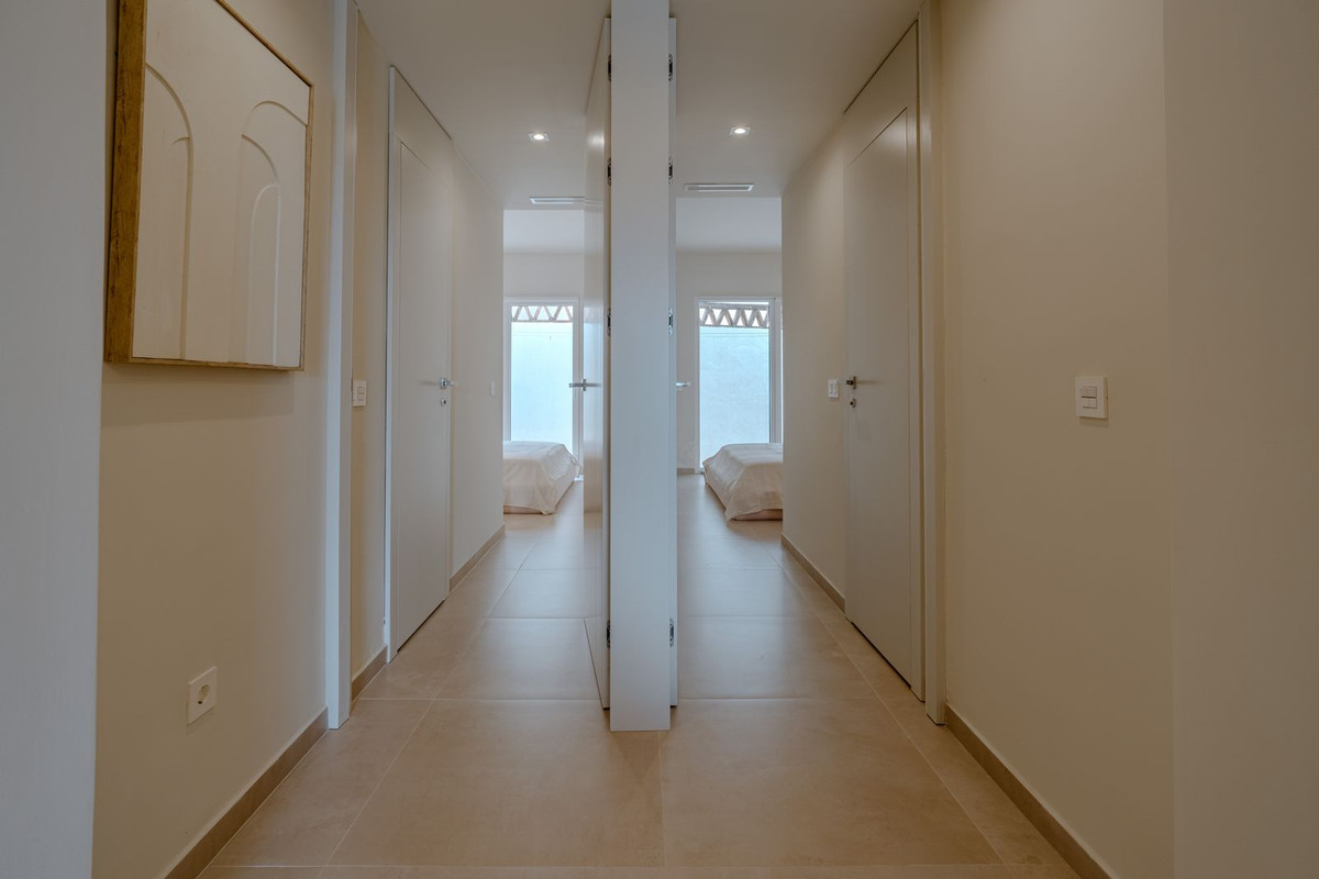 2 Bedroom Apartment for Sale in Nueva Andalucía — view 20