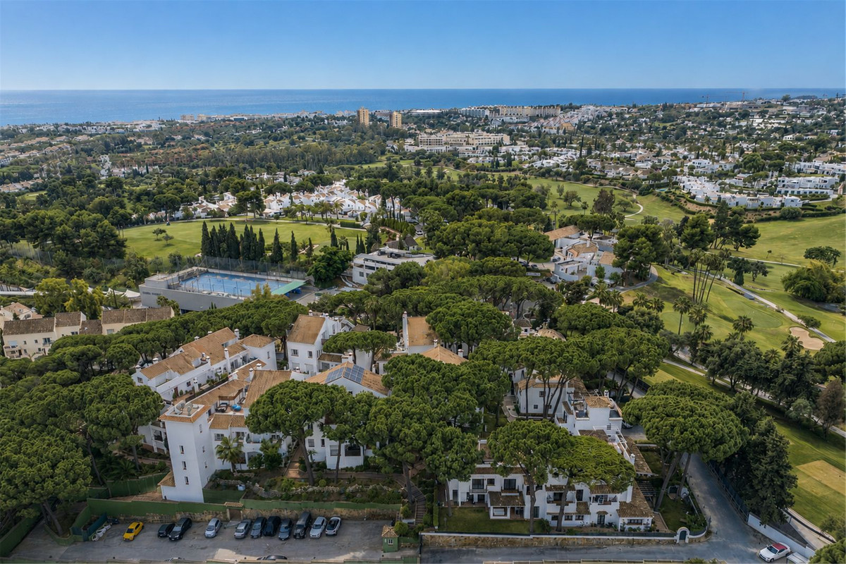 2 Bedroom Apartment for Sale in Nueva Andalucía — view 4