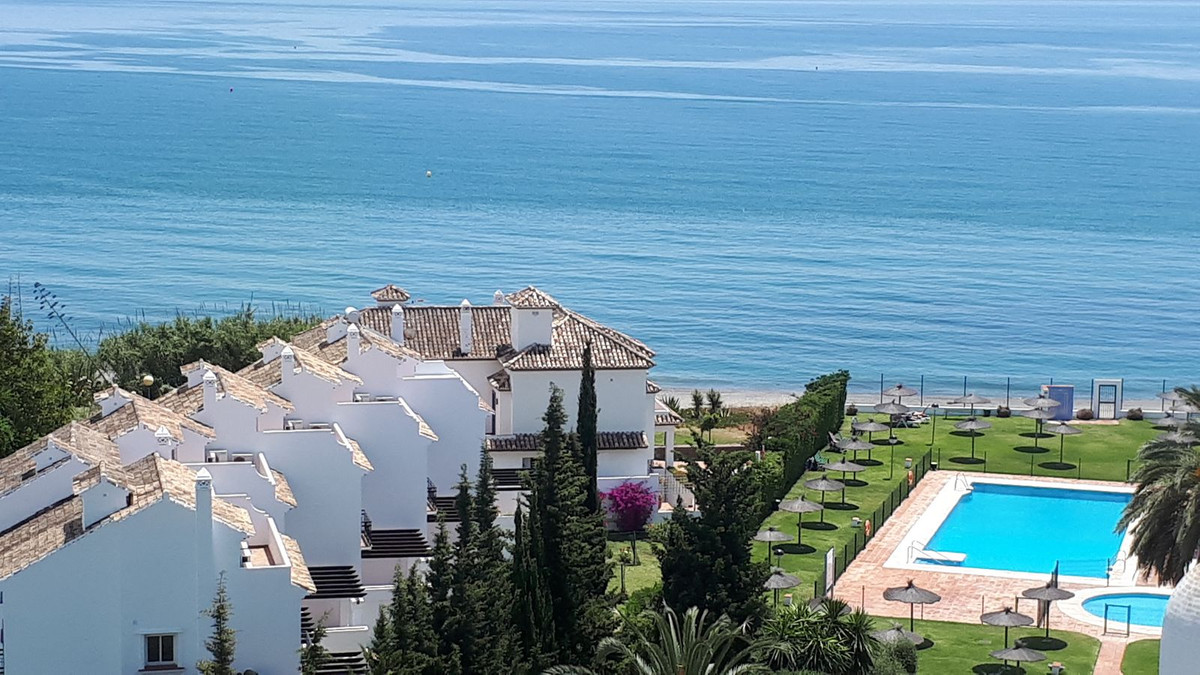 2 Bedroom Apartment for Sale in Estepona — 3