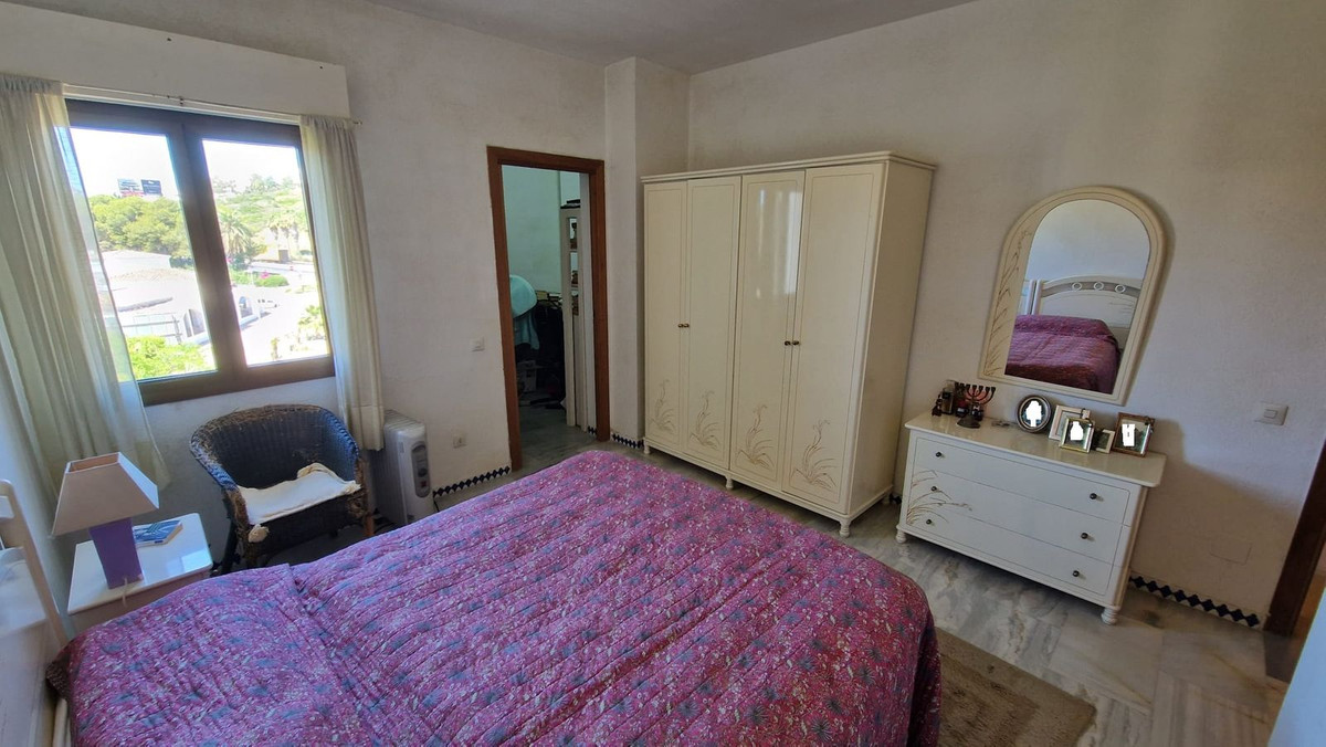 2 Bedroom Apartment for Sale in Estepona — view 10