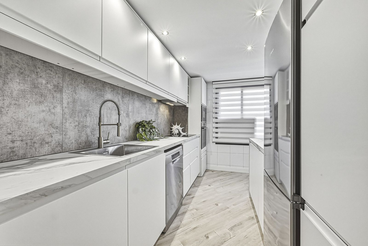 3 Bedroom Apartment for Sale in Nueva Andalucía — 2