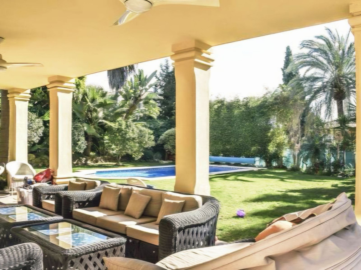 5 Bedroom Villa for Sale in Nueva Andalucía — 2