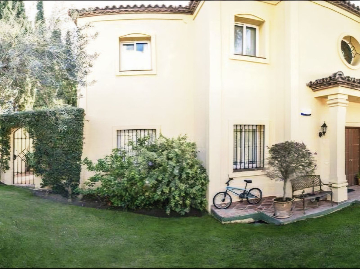 5 Bedroom Villa for Sale in Nueva Andalucía — 6