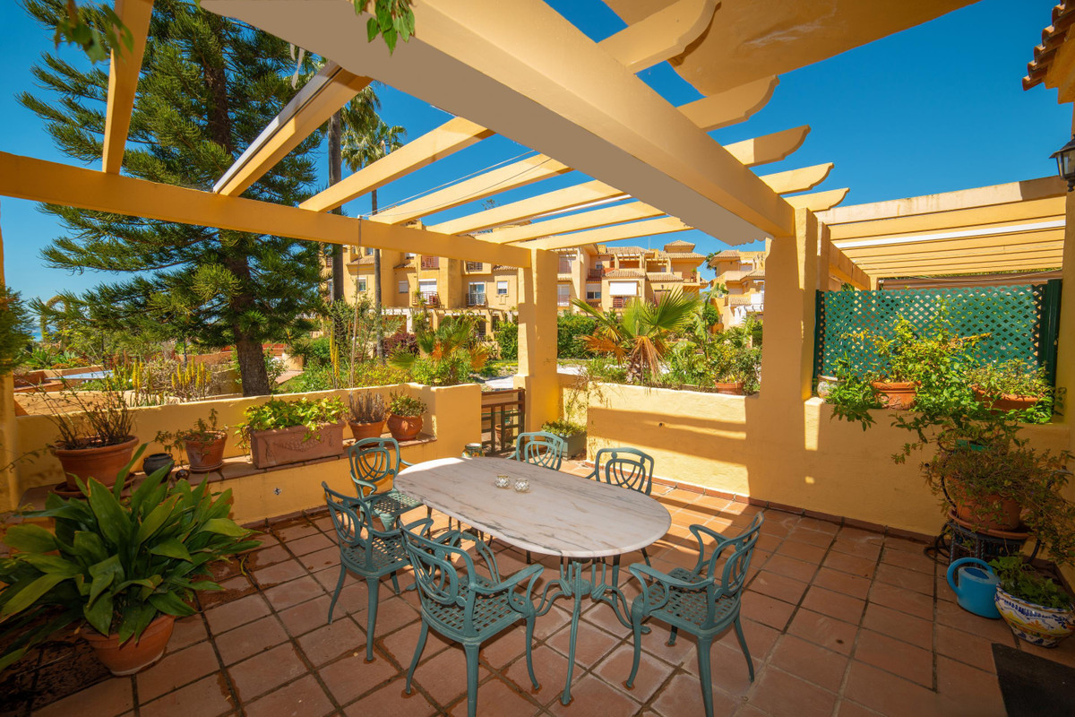 4 Bedroom Villa for Sale in Estepona