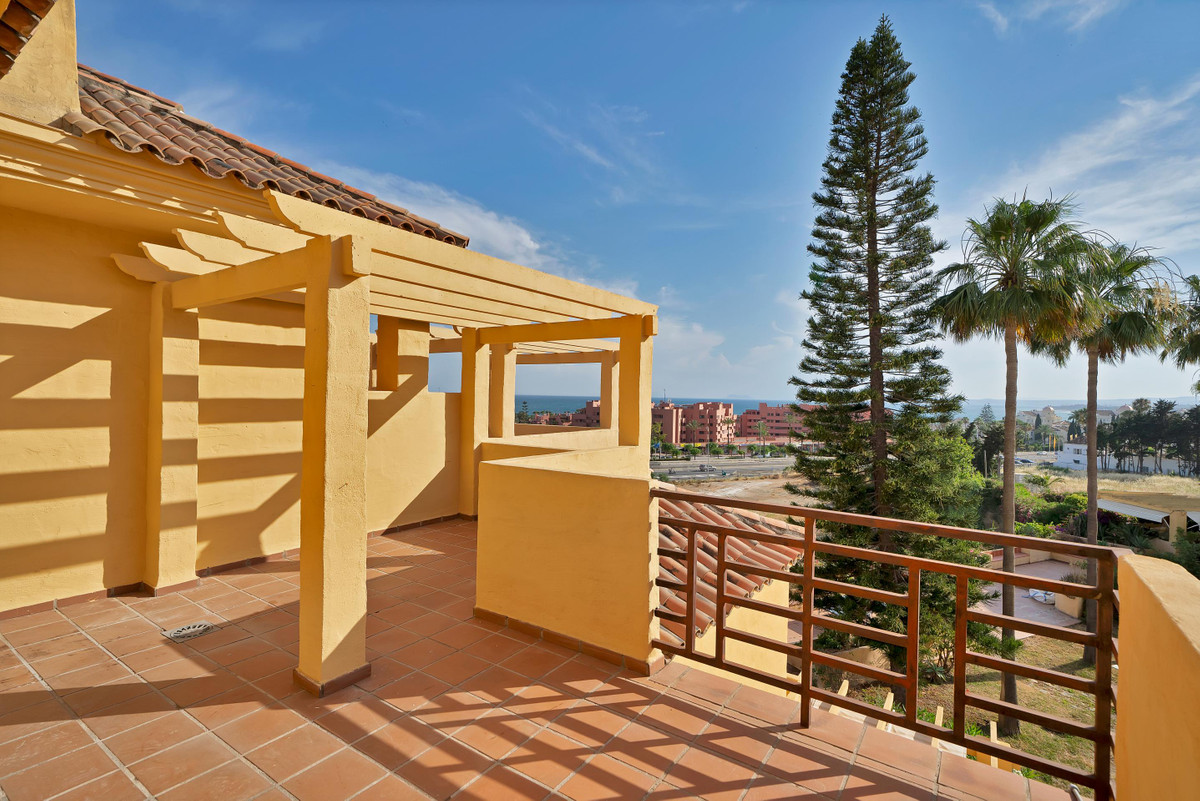 4 Bedroom Villa for Sale in Estepona — 4