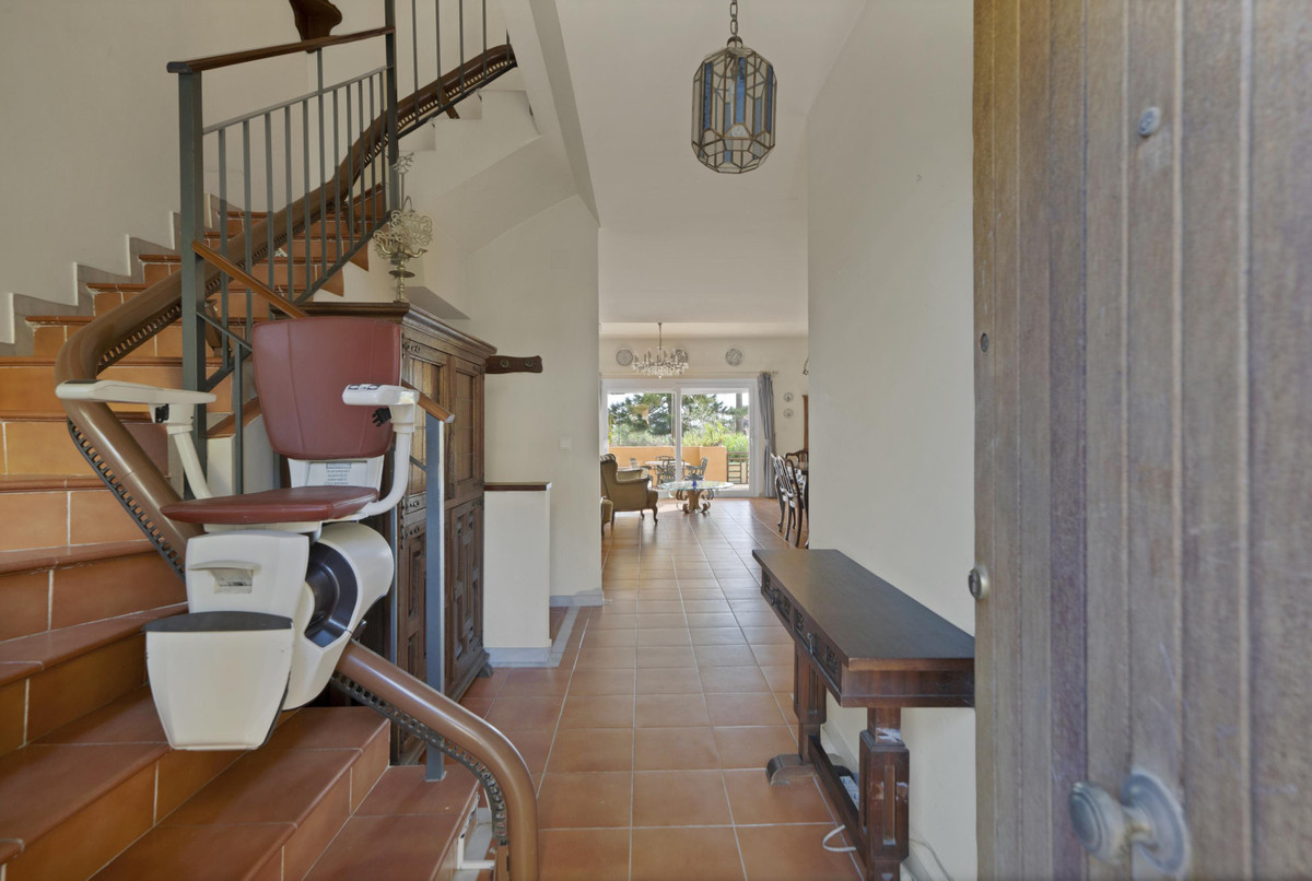 4 Bedroom Villa for Sale in Estepona — 7