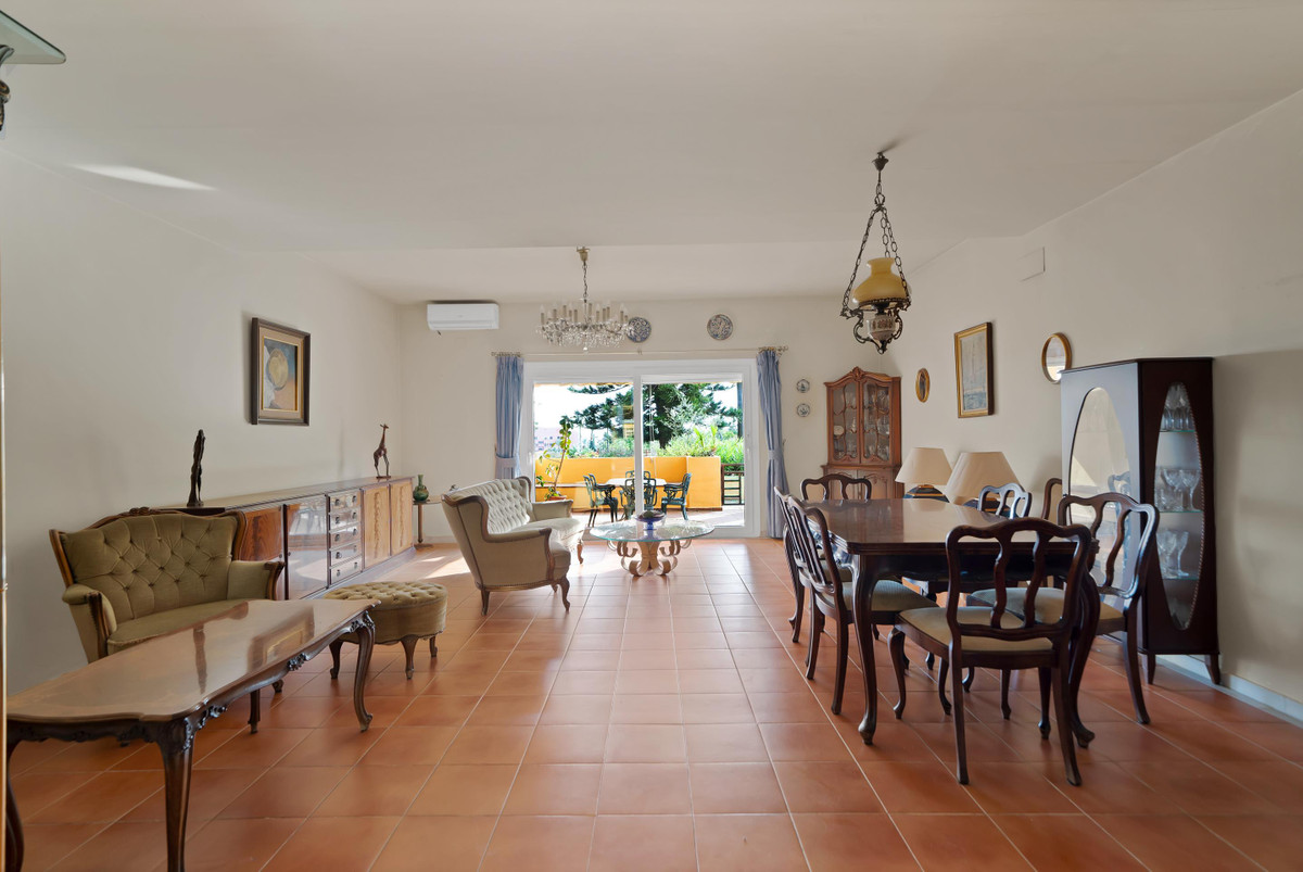4 Bedroom Villa for Sale in Estepona — 8
