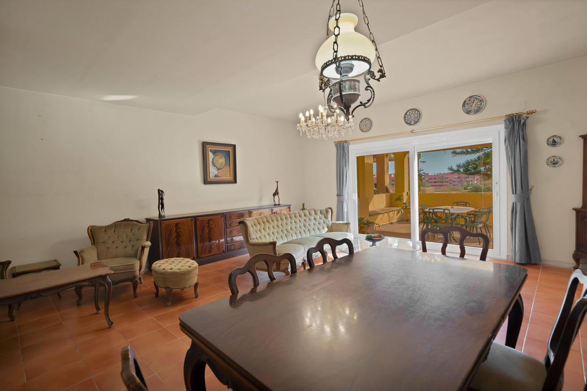 4 Bedroom Villa for Sale in Estepona — 9