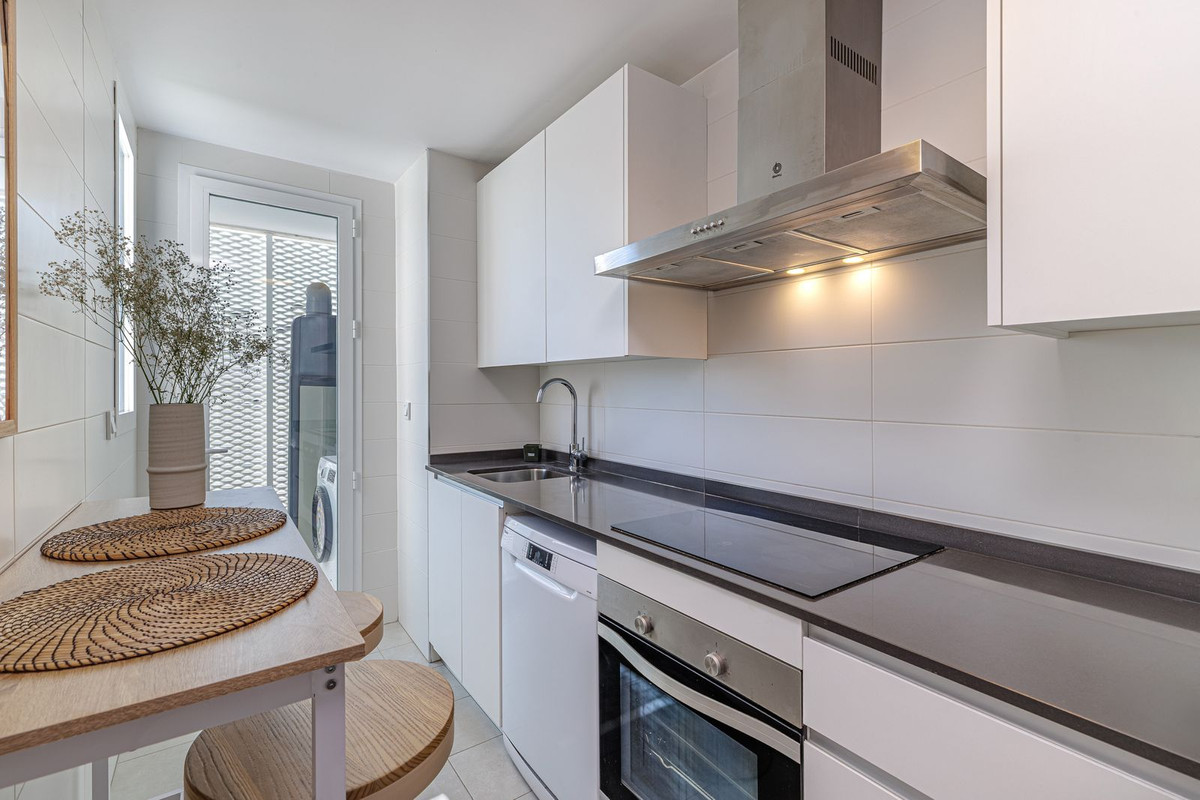 2 Bedroom Apartment for Sale in Estepona — view 11