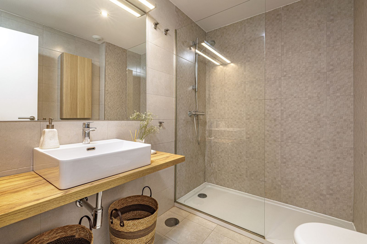 2 Bedroom Apartment for Sale in Estepona — view 15