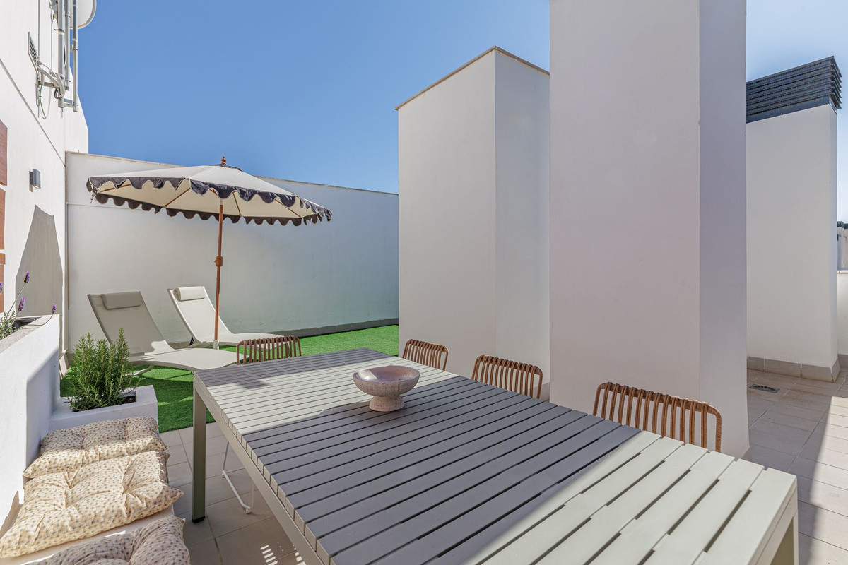 2 Bedroom Apartment for Sale in Estepona — 7