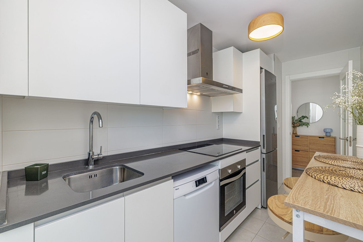 2 Bedroom Apartment for Sale in Estepona — view 10