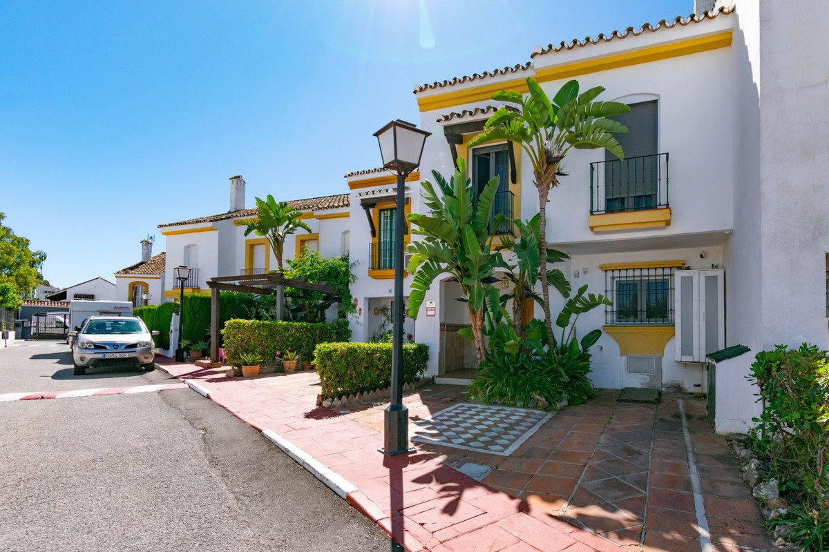 3 Bedroom Villa for Sale in Estepona