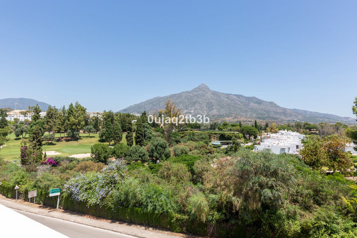 3 Bedroom Villa for Sale in Aloha — view 2
