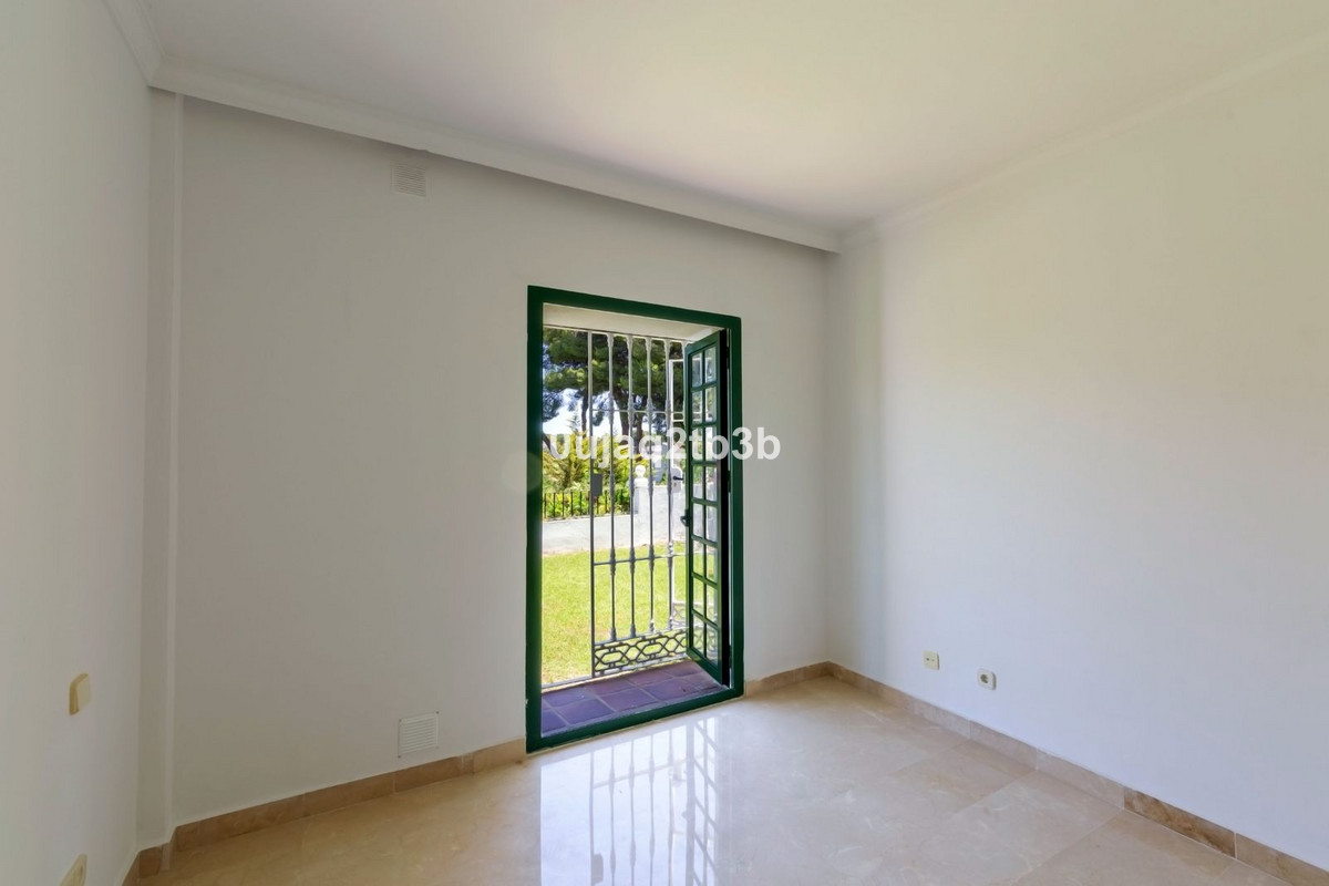 3 Bedroom Villa for Sale in Aloha — view 15