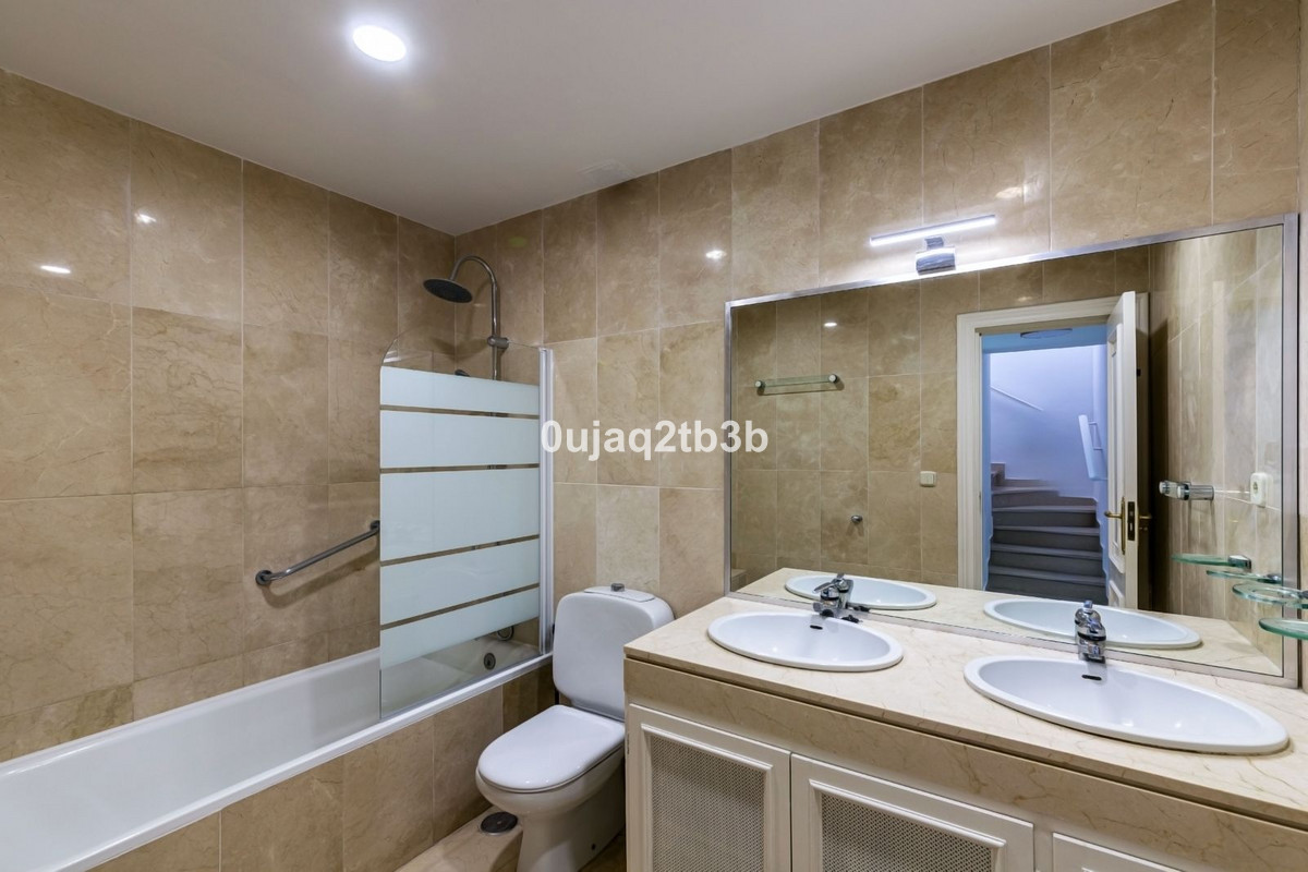 3 Bedroom Villa for Sale in Aloha — view 17