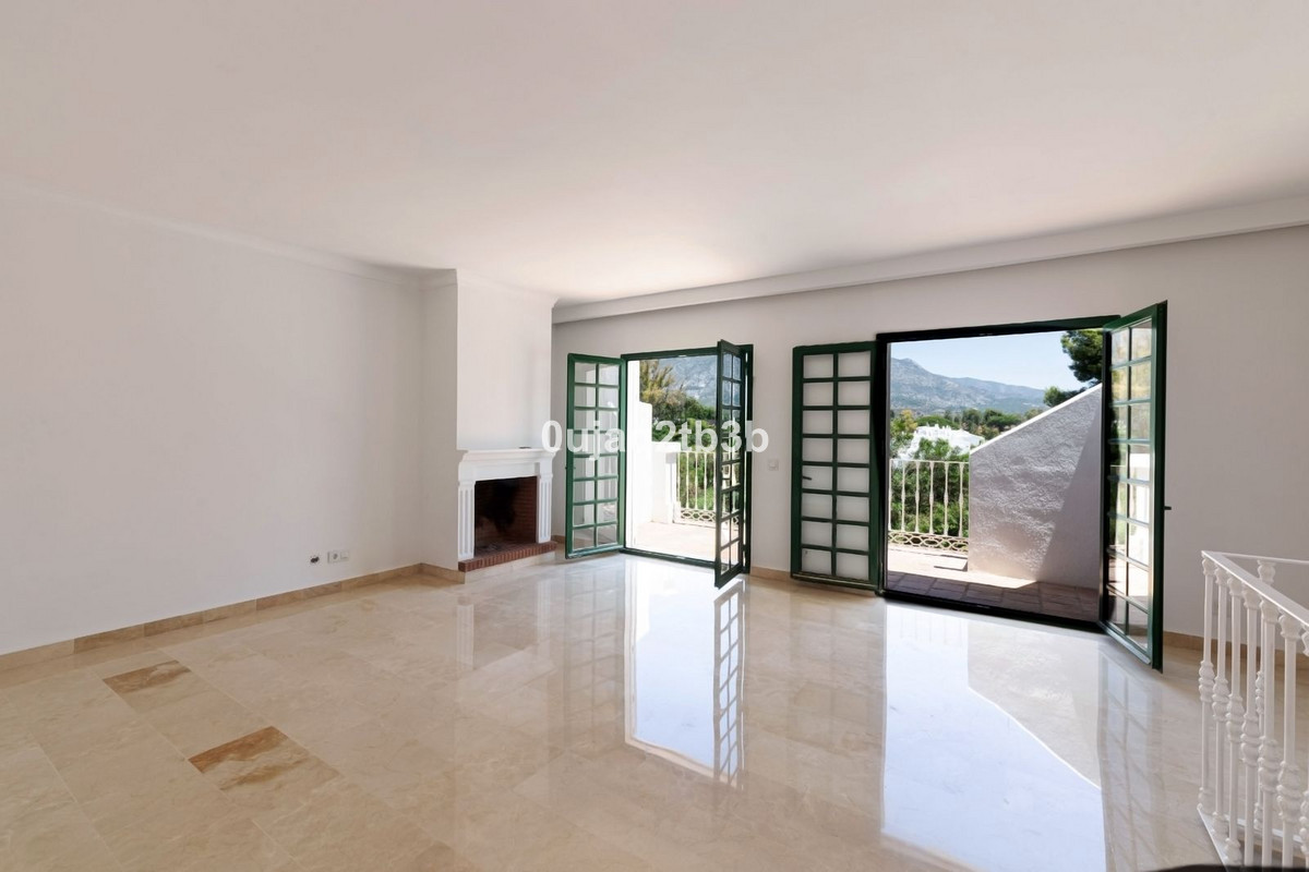 3 Bedroom Villa for Sale in Aloha — view 5