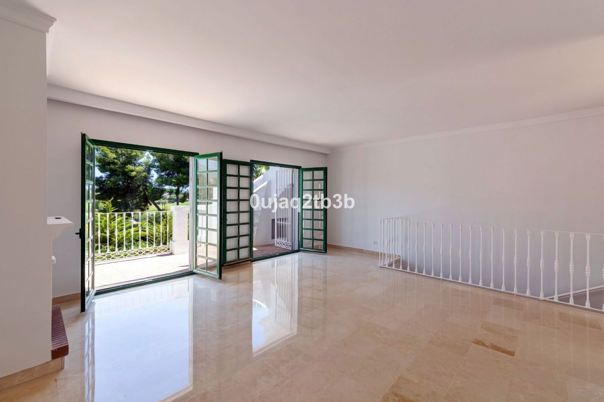 3 Bedroom Villa for Sale in Aloha — view 6