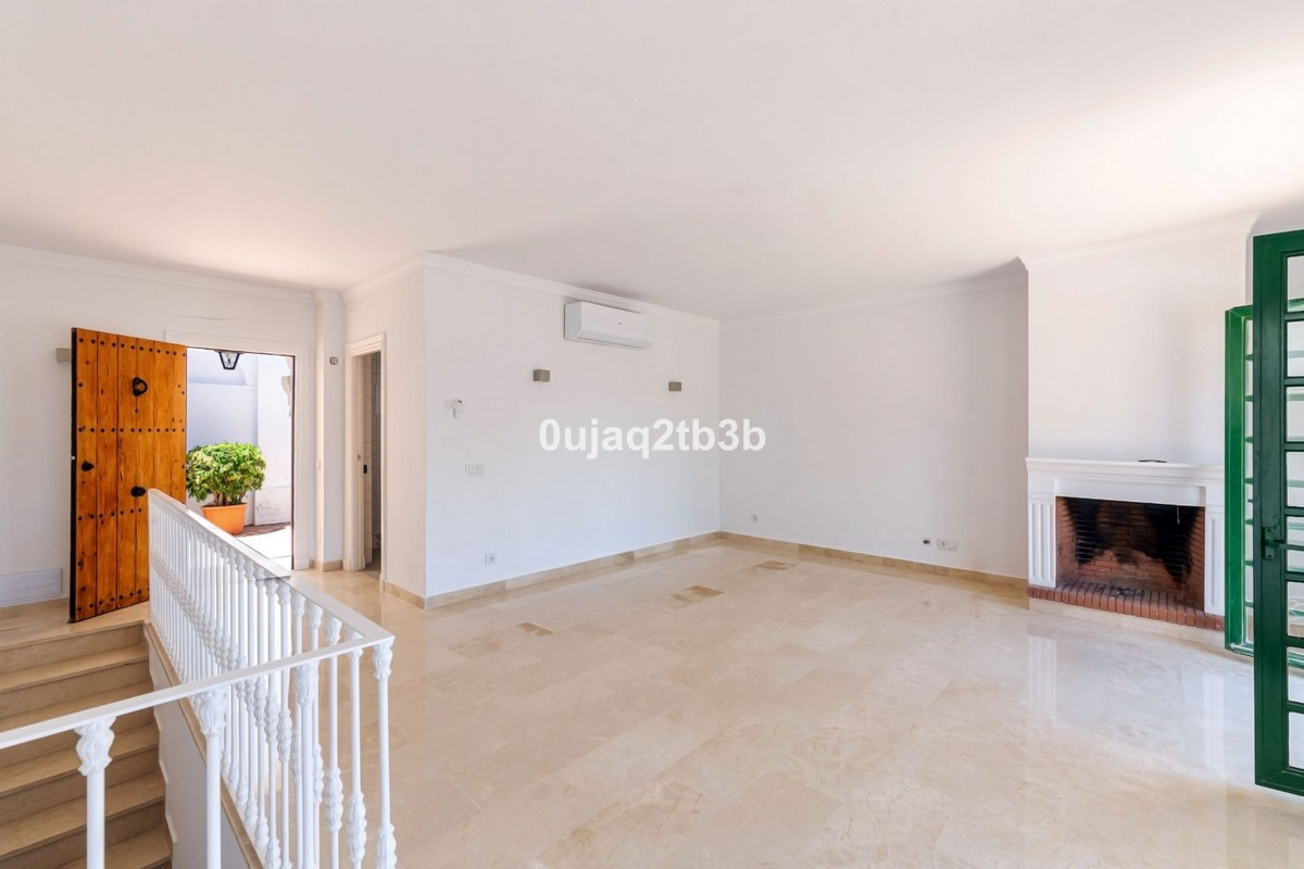 3 Bedroom Villa for Sale in Aloha — view 7