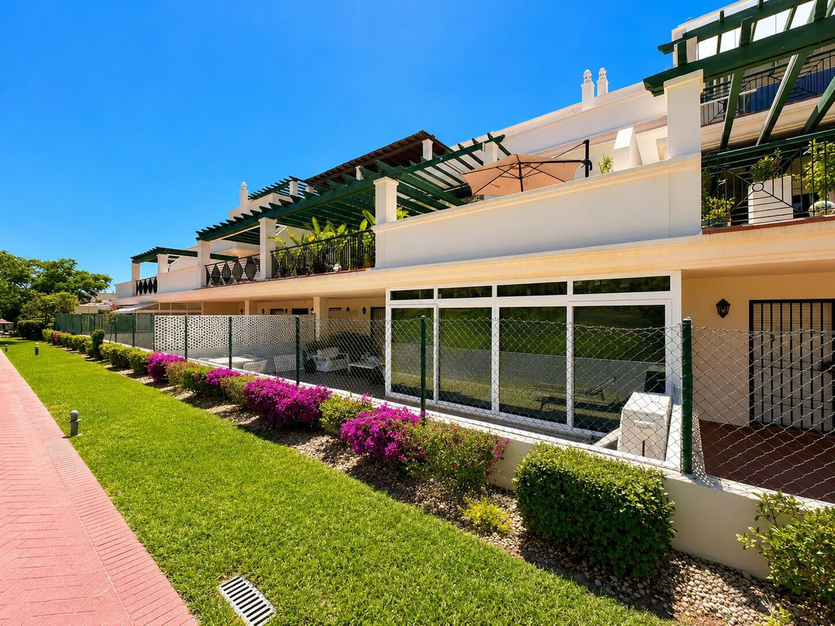 2 Bedroom Apartment for Sale in Puerto Banús