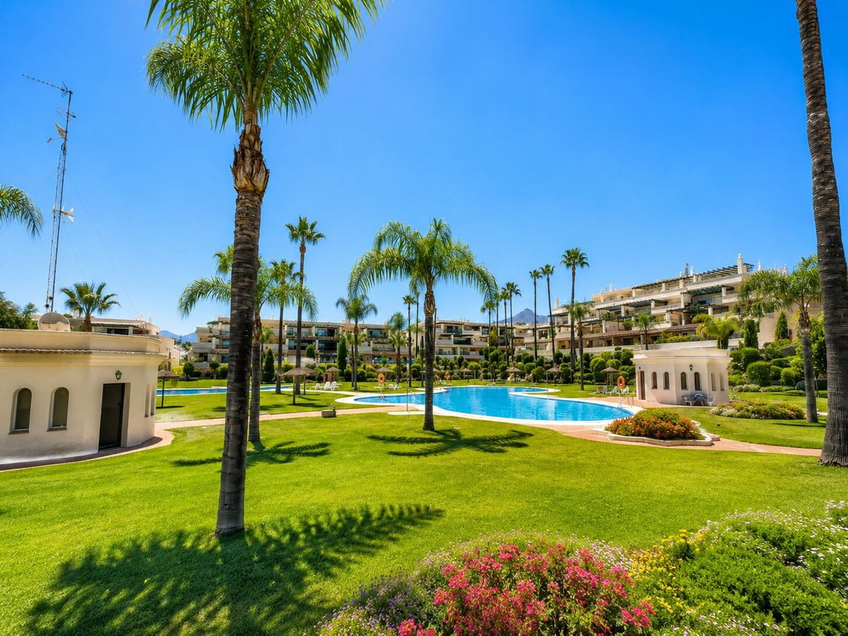 2 Bedroom Apartment for Sale in Puerto Banús — view 2