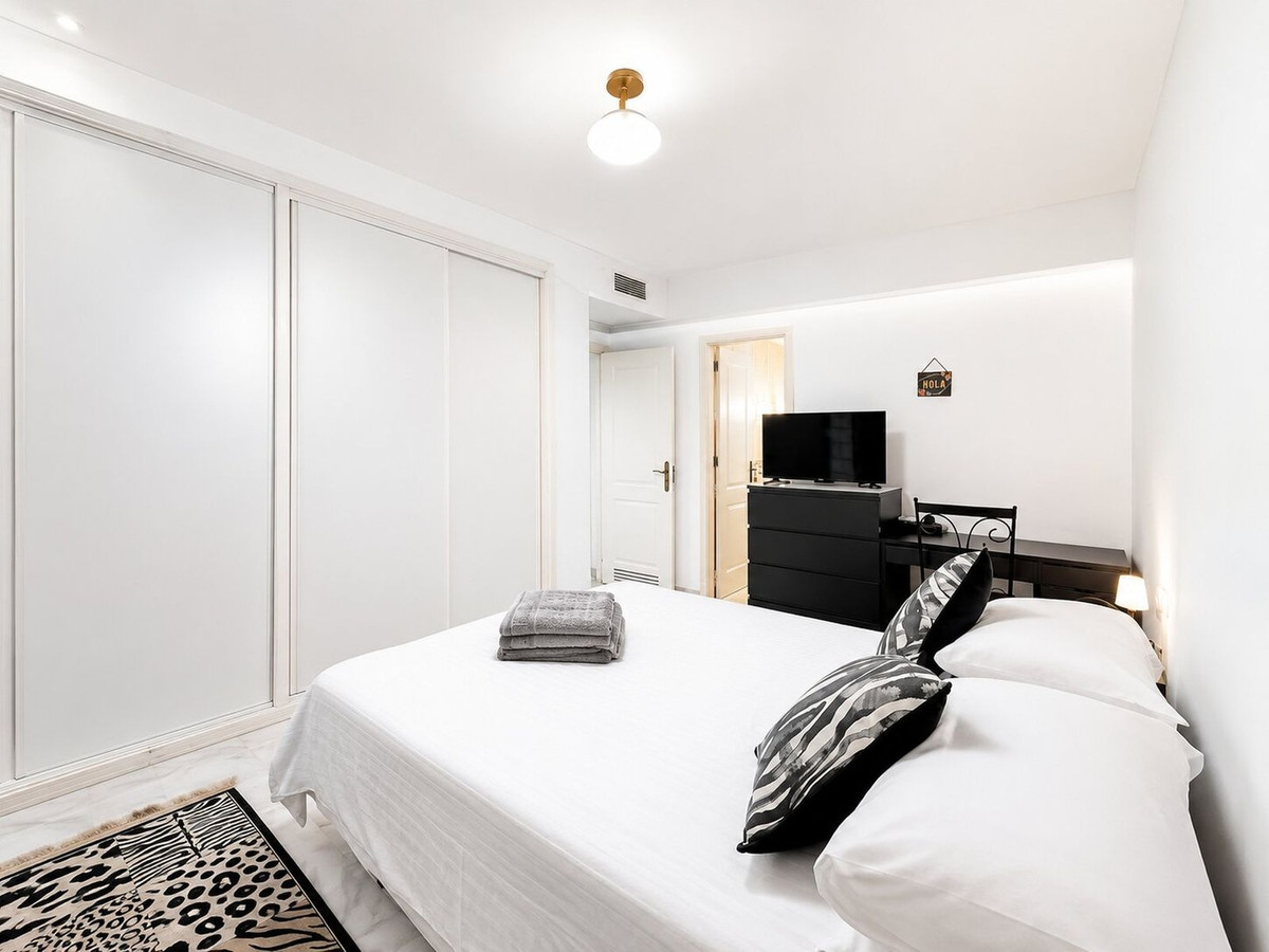 2 Bedroom Apartment for Sale in Puerto Banús — view 12