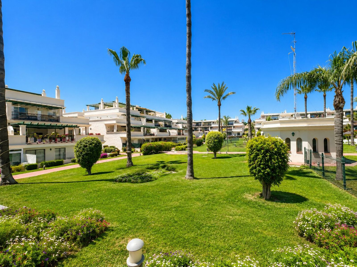 2 Bedroom Apartment for Sale in Puerto Banús — view 16