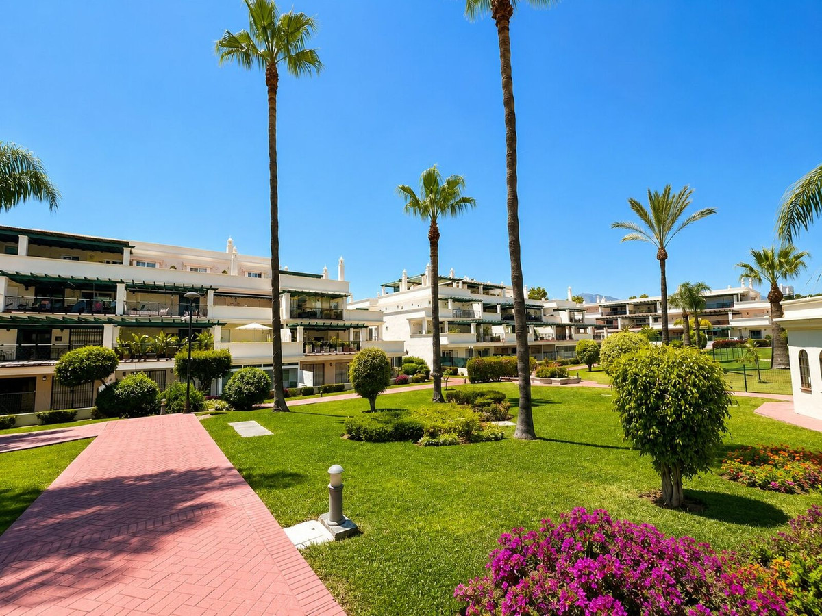 2 Bedroom Apartment for Sale in Puerto Banús — view 17