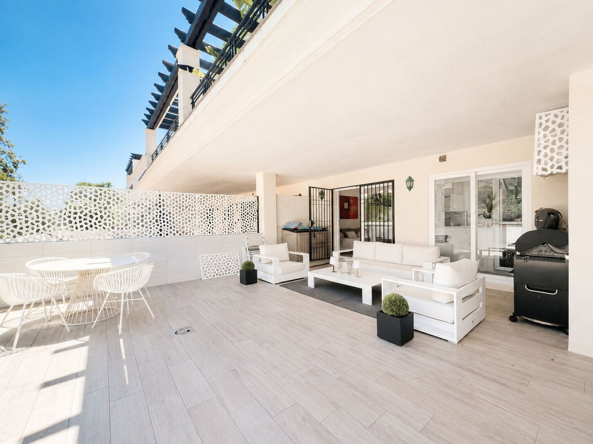 2 Bedroom Apartment for Sale in Puerto Banús — view 3