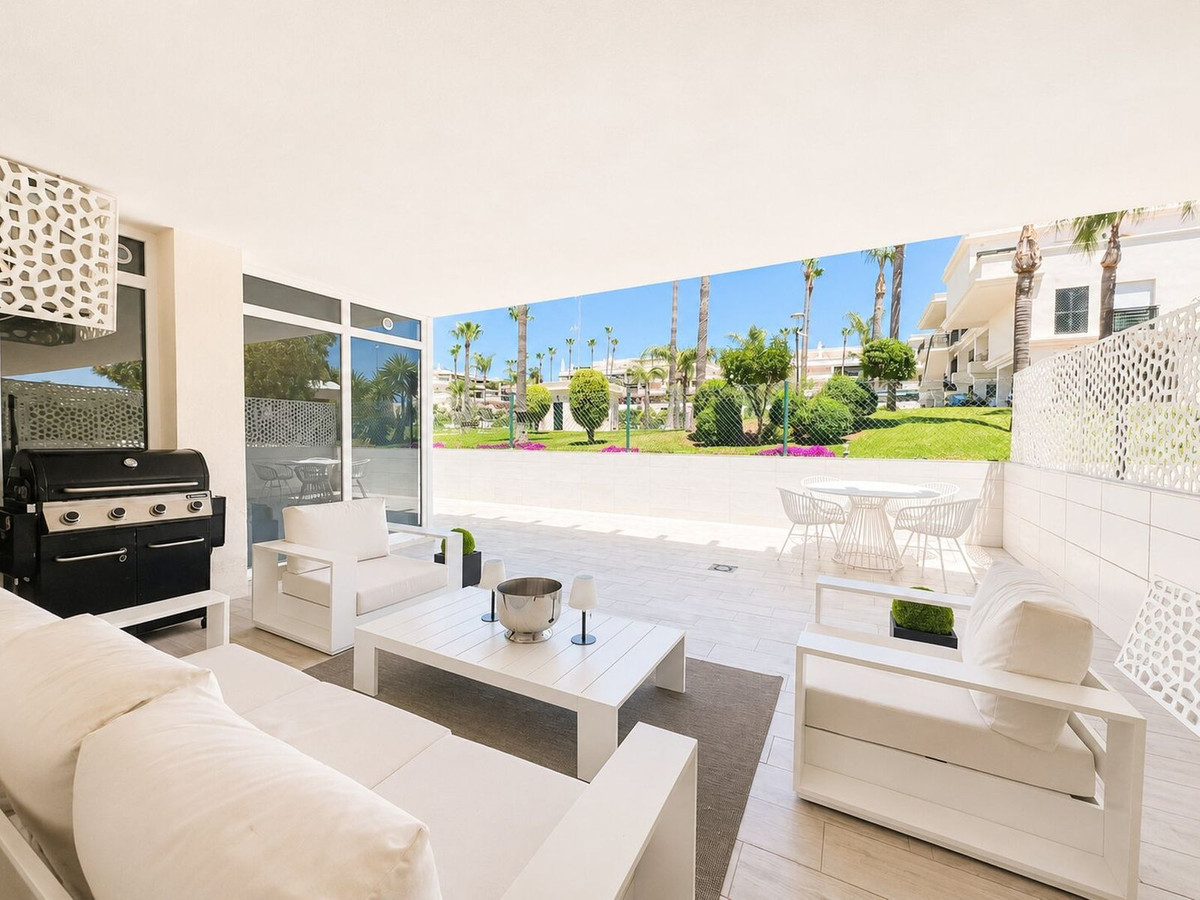 2 Bedroom Apartment for Sale in Puerto Banús — view 4
