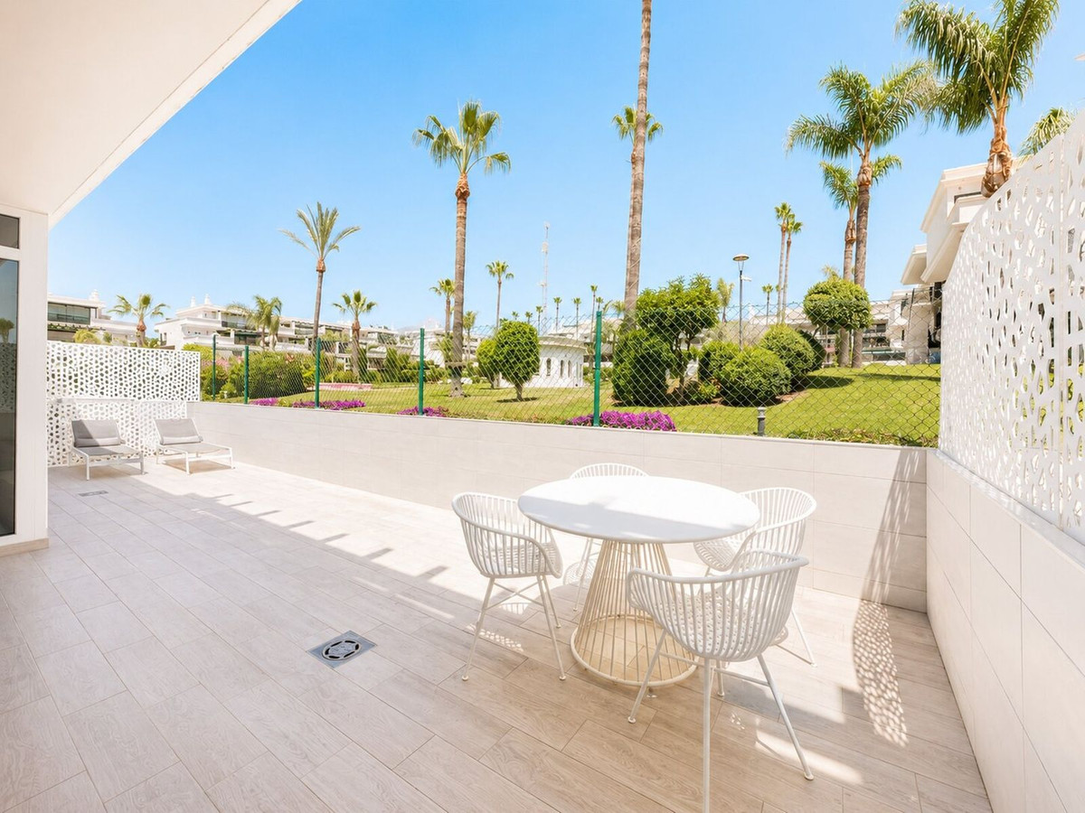 2 Bedroom Apartment for Sale in Puerto Banús — view 5