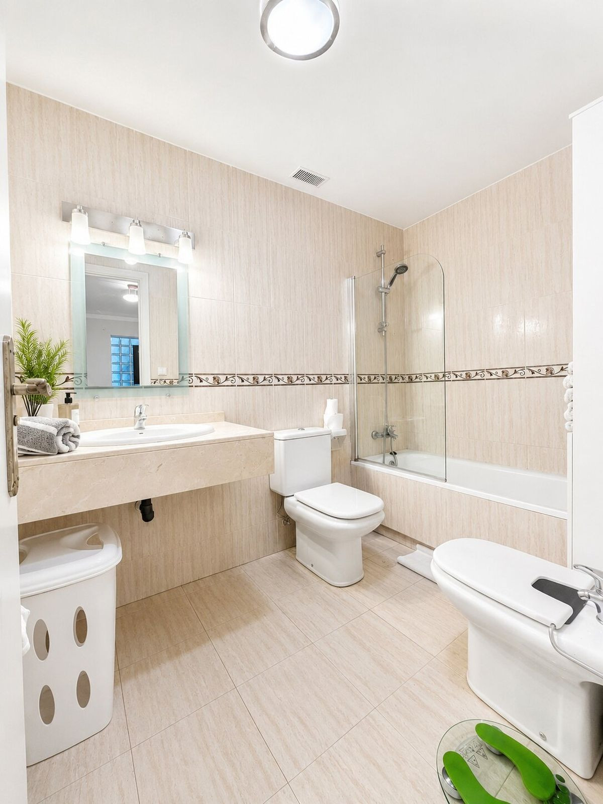 2 Bedroom Apartment for Sale in Puerto Banús — view 8