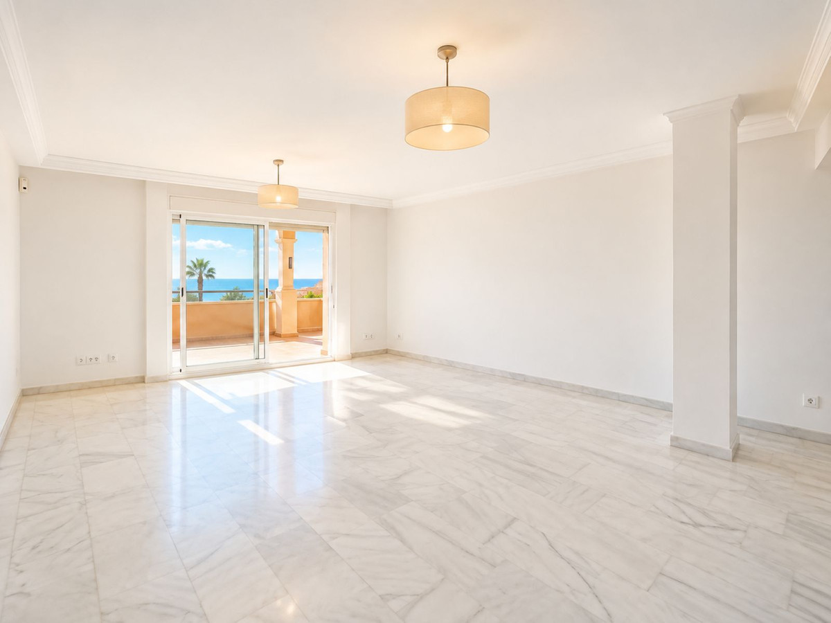 3 Bedroom Apartment for Sale in Estepona — 3