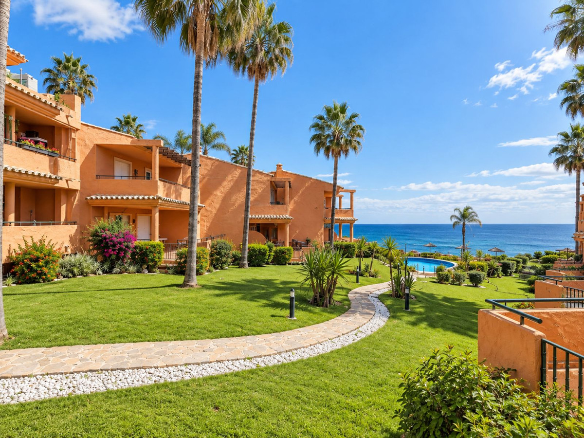 3 Bedroom Apartment for Sale in Estepona — 4