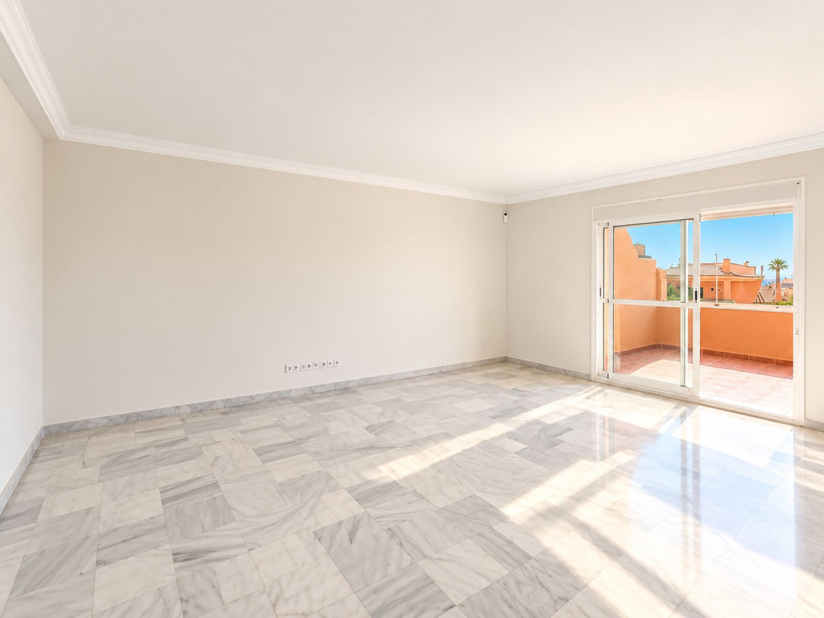 3 Bedroom Apartment for Sale in Estepona — 6