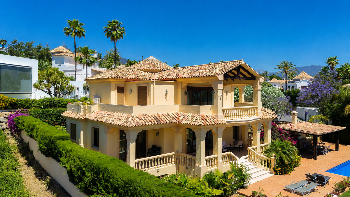 5 Bedroom Villa for Sale in La Quinta — view 2