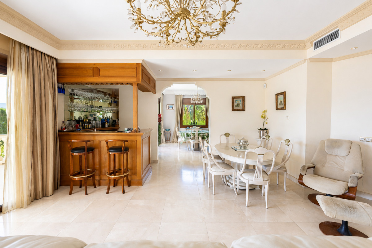 5 Bedroom Villa for Sale in La Quinta — view 12
