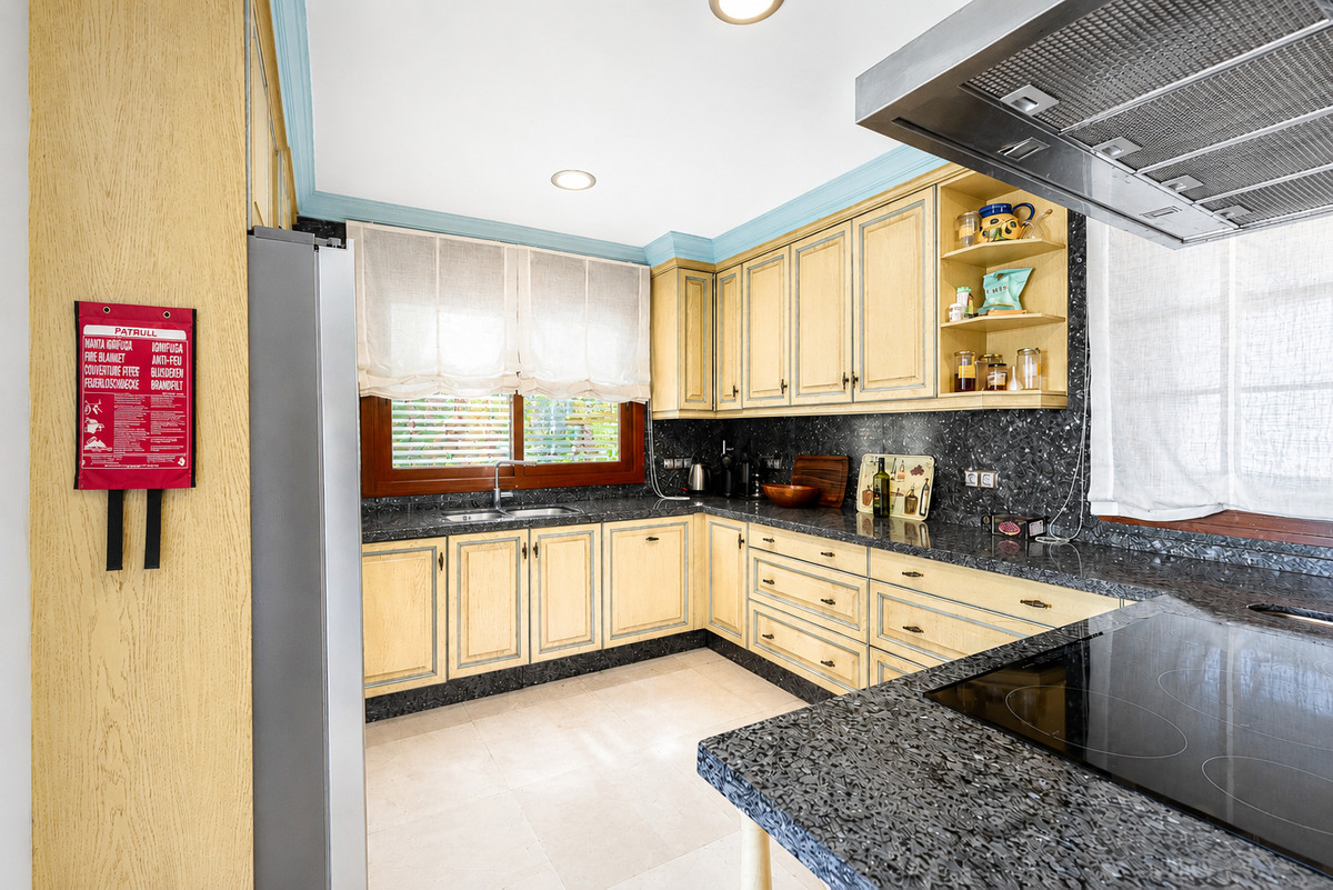 5 Bedroom Villa for Sale in La Quinta — view 15