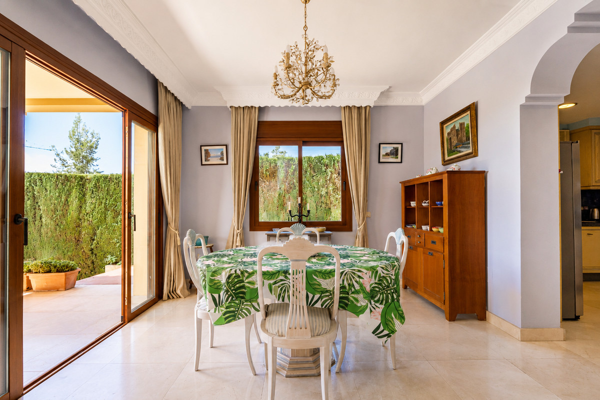 5 Bedroom Villa for Sale in La Quinta — view 17