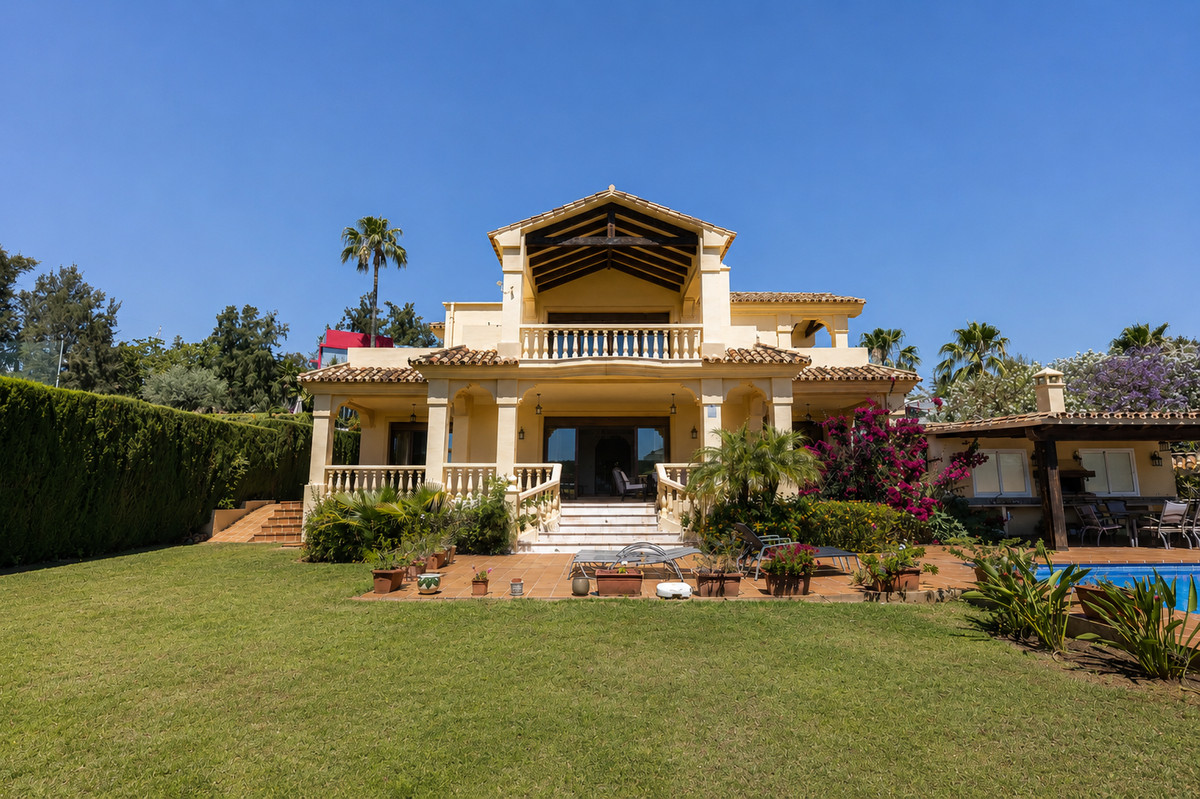 5 Bedroom Villa for Sale in La Quinta — view 3