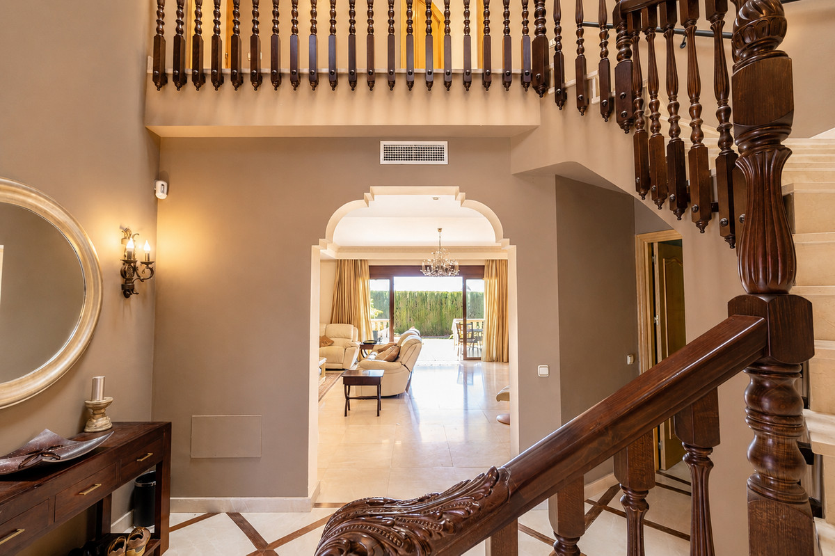5 Bedroom Villa for Sale in La Quinta — view 7