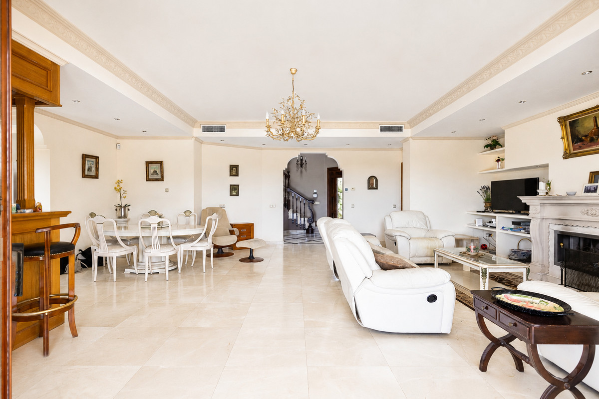 5 Bedroom Villa for Sale in La Quinta — view 9