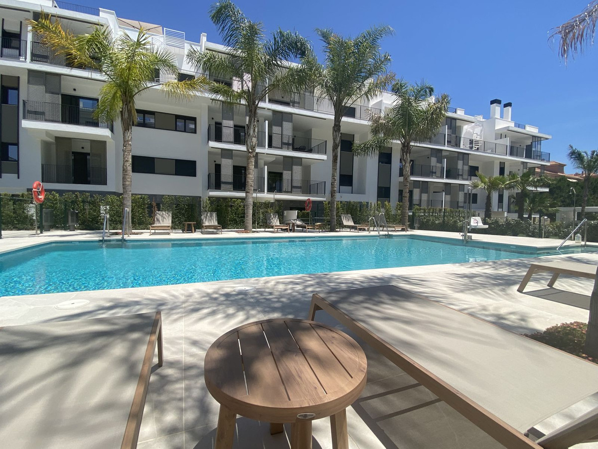 3 Bedroom Apartment for Sale in Estepona — 2