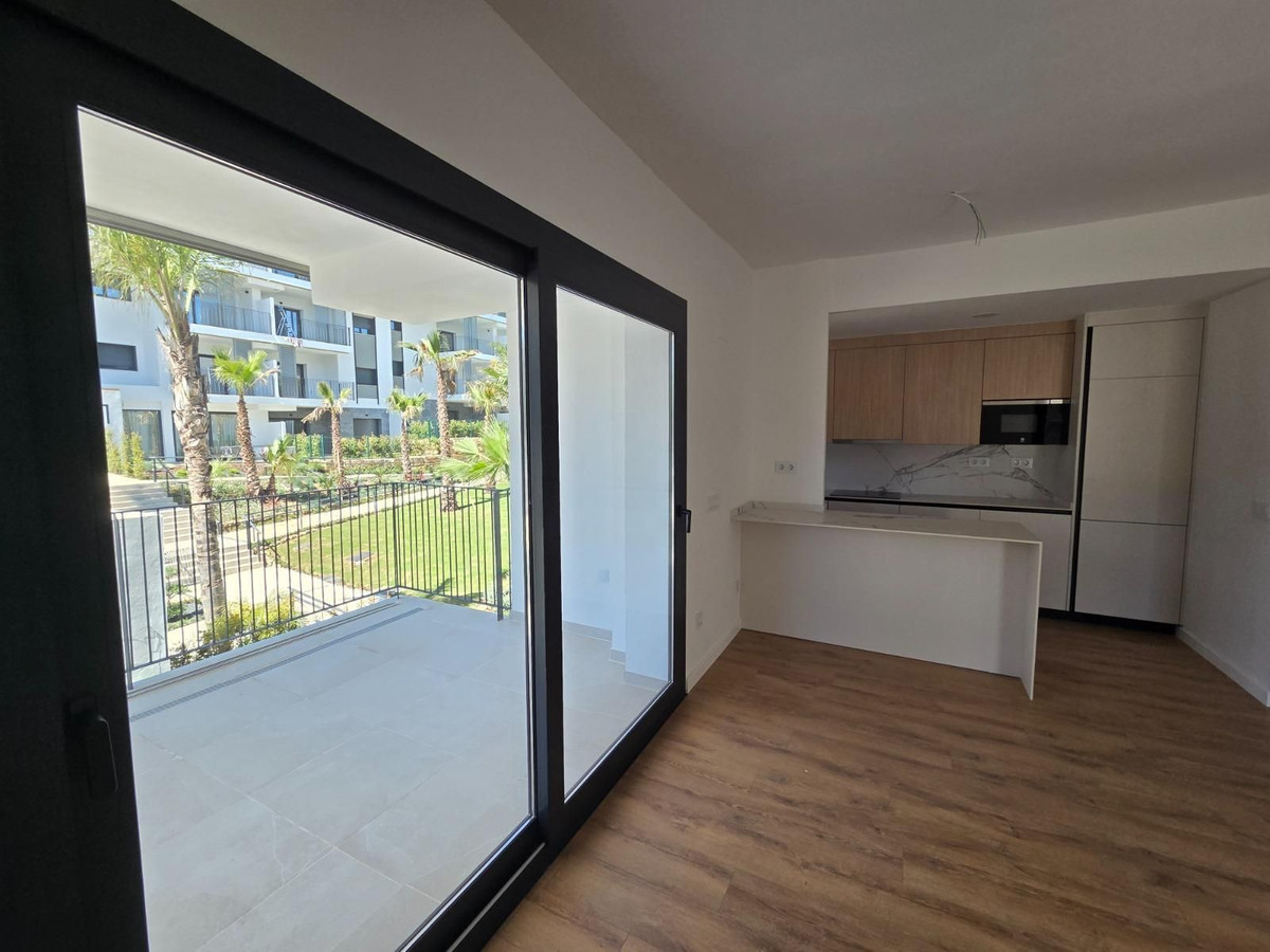 3 Bedroom Apartment for Sale in Estepona — view 11