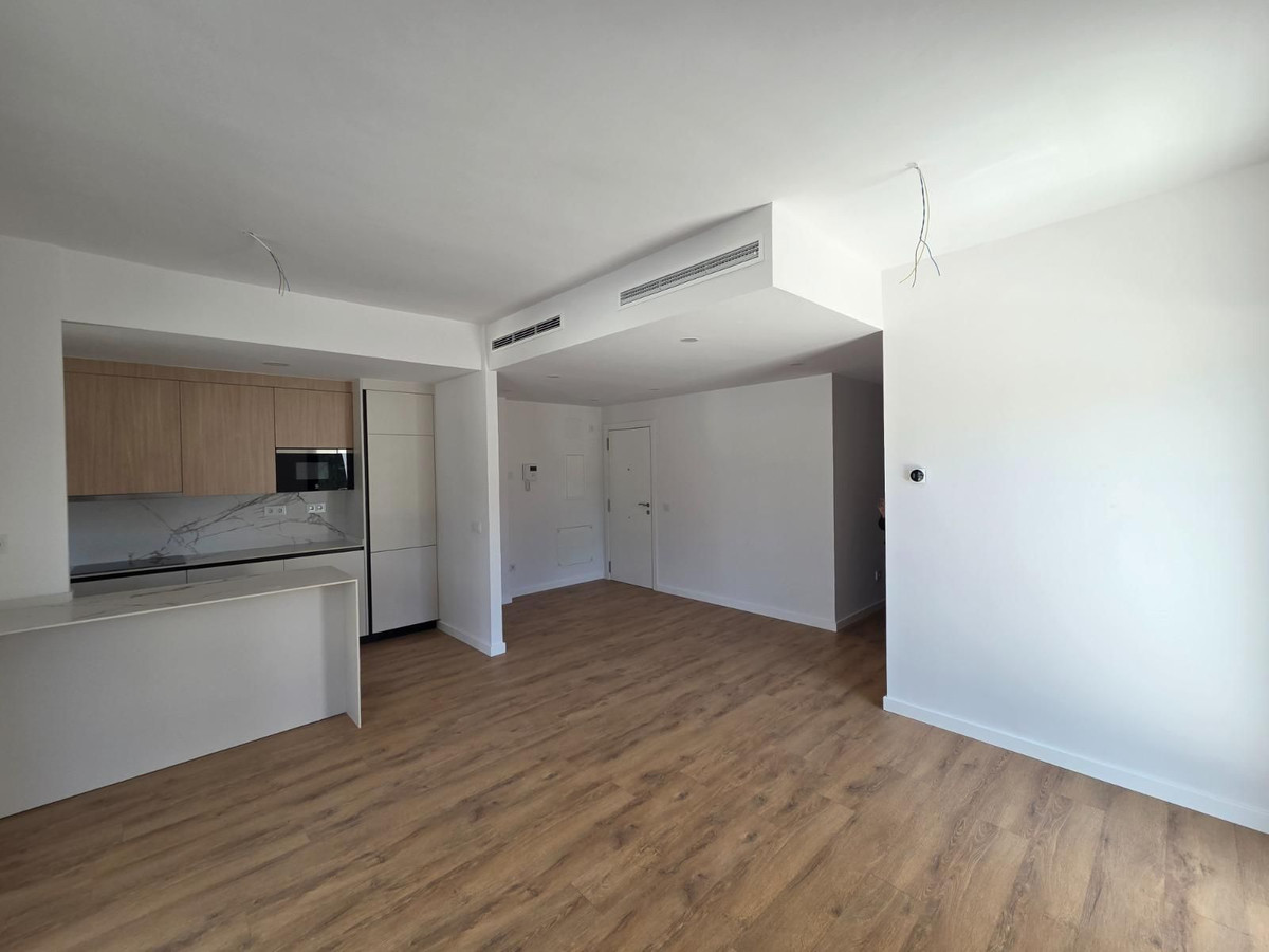 3 Bedroom Apartment for Sale in Estepona — view 12