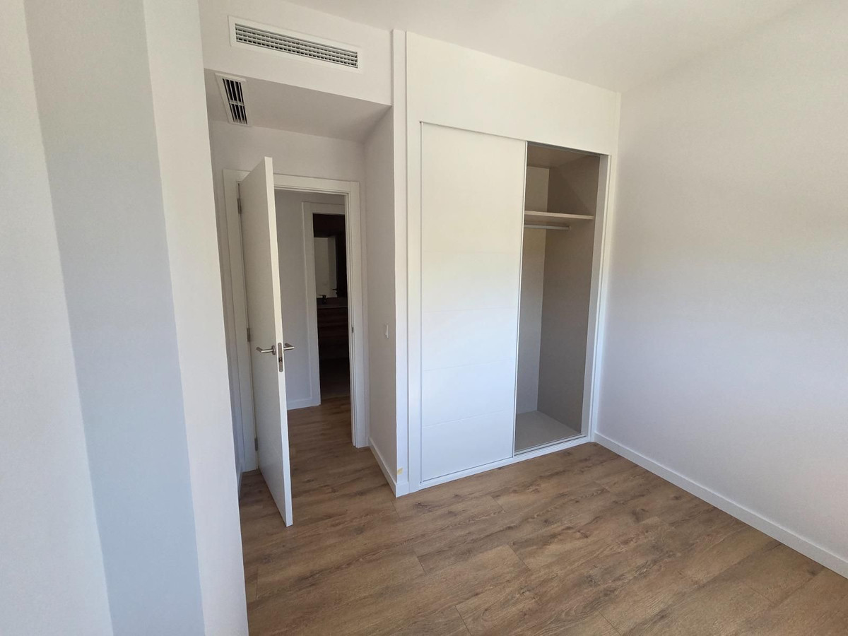 3 Bedroom Apartment for Sale in Estepona — view 14